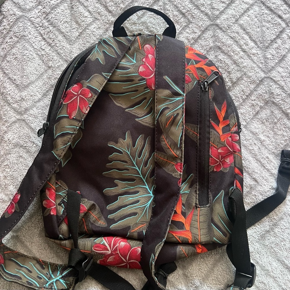 DaKine Essentials Backpack - Picture 2 of 4